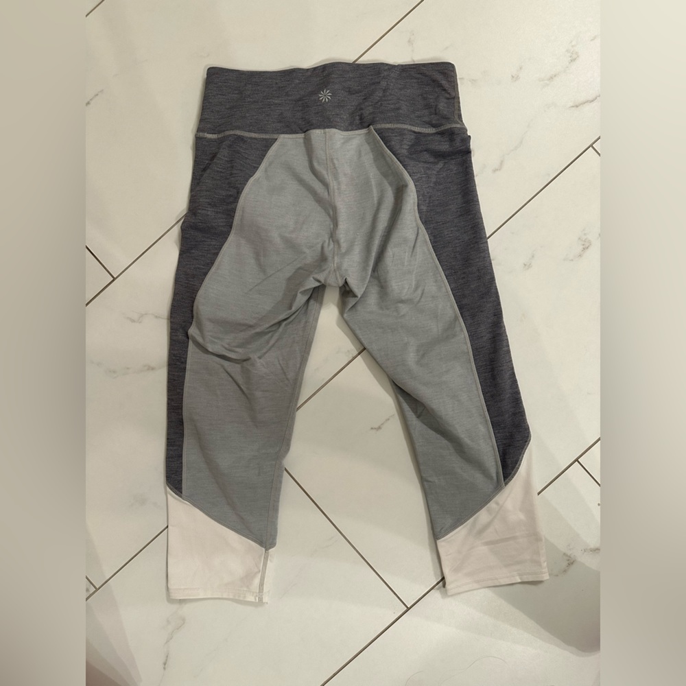 Size medium Athelstan crop leggings